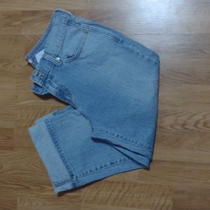 Levi's Capris Size 6
